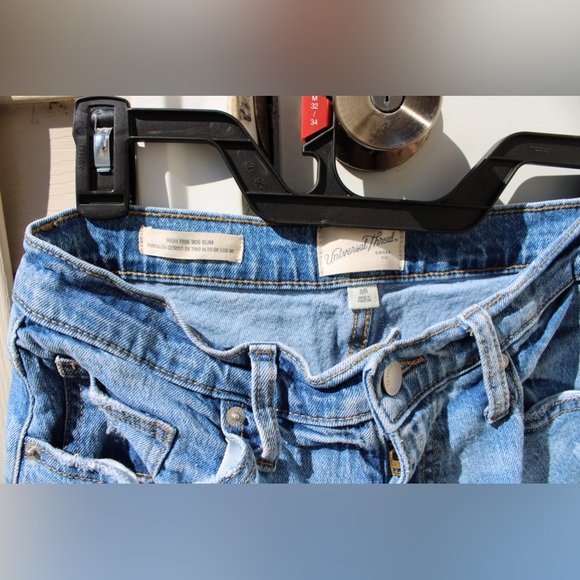 Universal Thread 8R High Rise 90s Slim Jeans - Picture 5 of 8